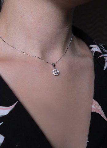 Manodi Nuur Anturaj Taşlı Altın Kolye